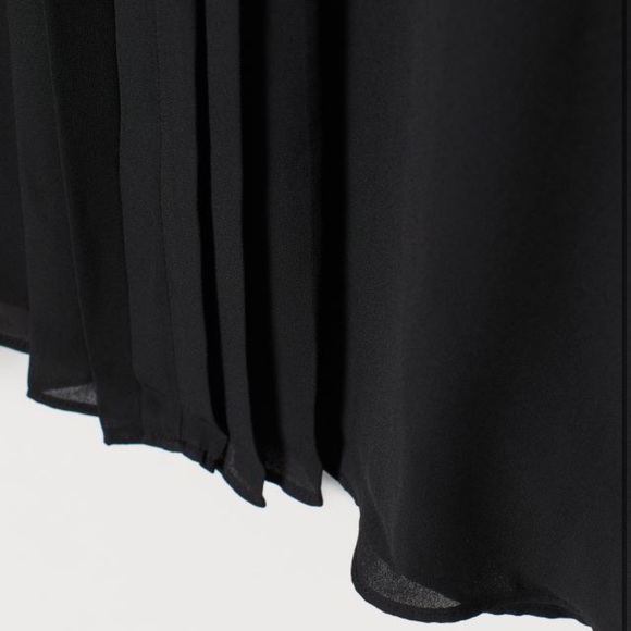 H&M Black lightweight Tunic with Pin-tucks - NWT 6 - Picture 3 of 8